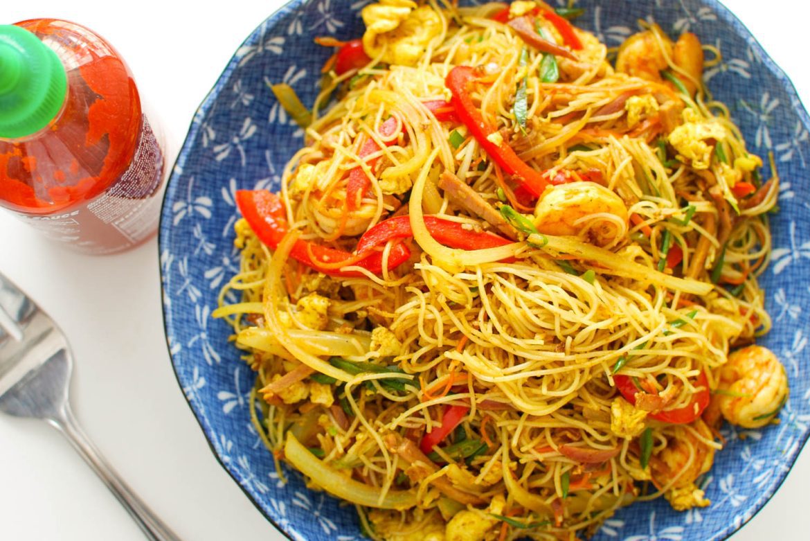 91 Singapore Style Curry Rice Noodles with Green Pepper, Onion, Shrimp, BBQ Pork & Whisked Eggs